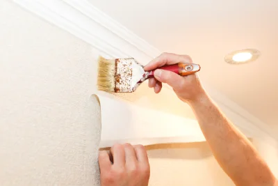 Pose de papier peint à Bernis — revêtements muraux et toiles de verre
